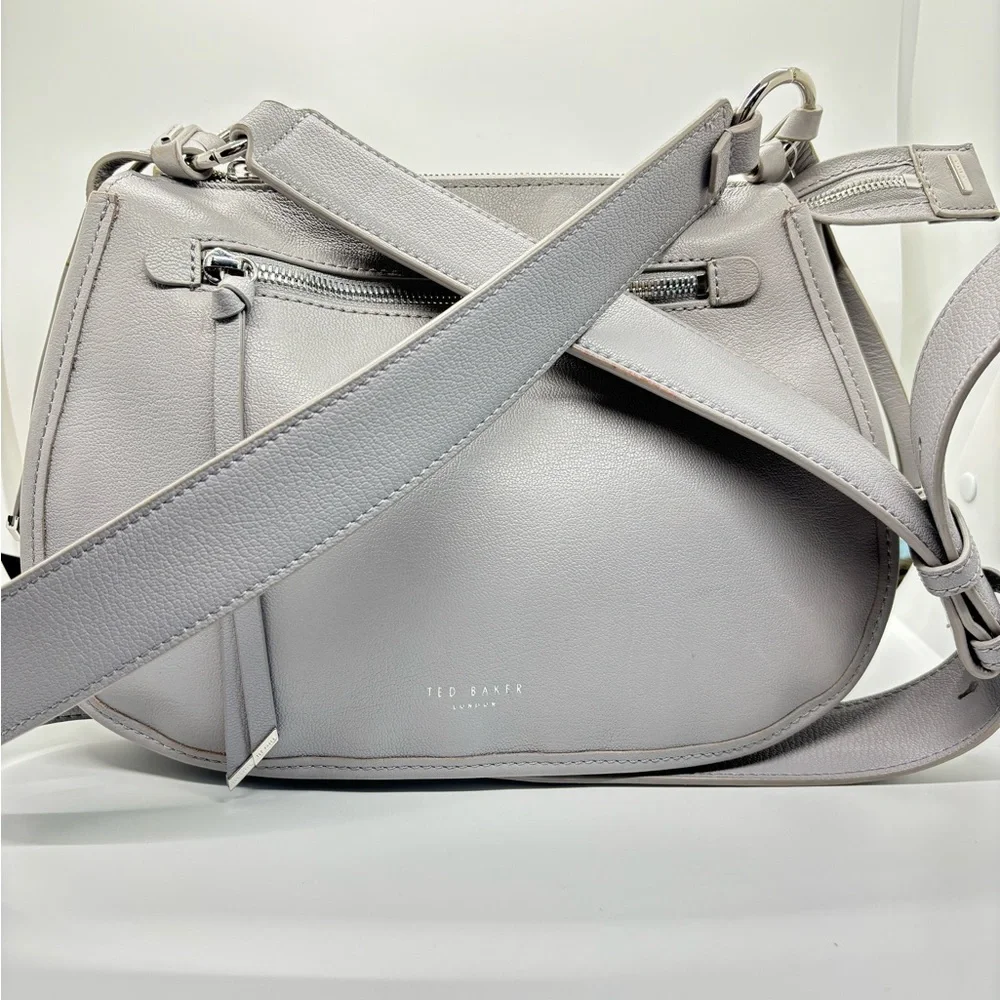 HEATHERR CURVED LEATHER CROSSBODY BAG❗️- SOLD TO WANDAHUGGINS66 - Picture 4 of 16